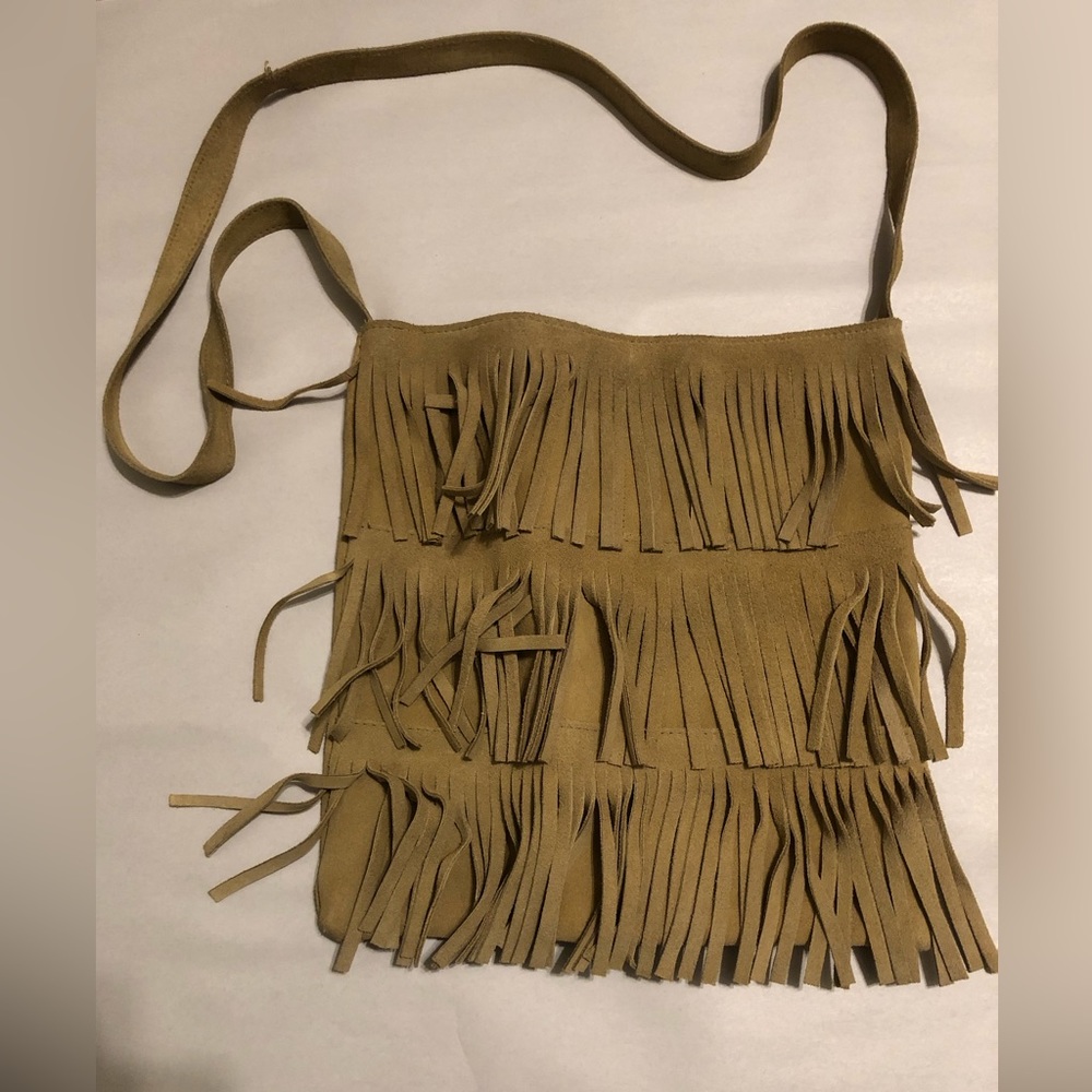 Suede Boho Fringe Crossbody Hippie Bag Beige Magnetic Clasp Zip Pocket EUC LOOK!